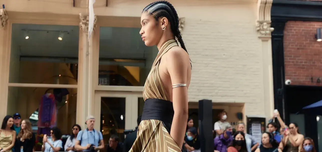 Браслет на плечо — самый модный аксессуар следующего лета