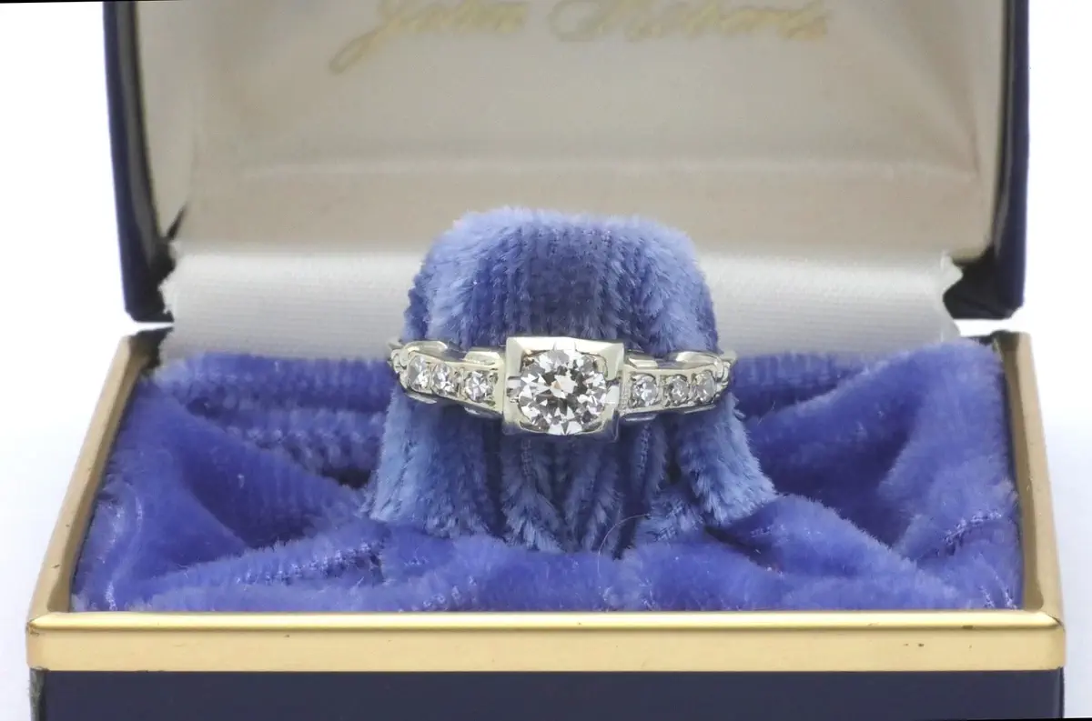 Что происходит с разбитыми сердцами? Как бриллиантовое кольцо стало финансовым залогом