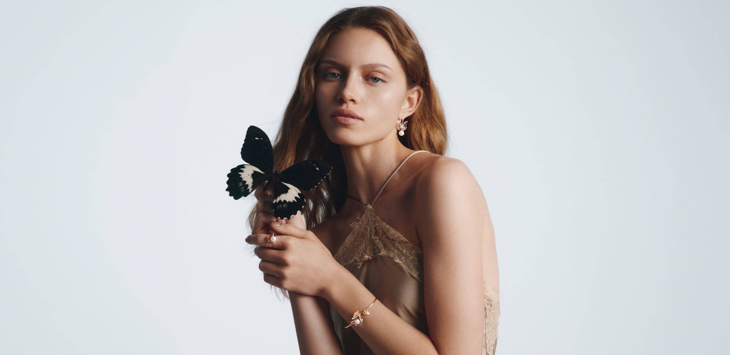 Ювелирные тренды весна-лето 2026 с камнями, бантами и флористическими мотивами