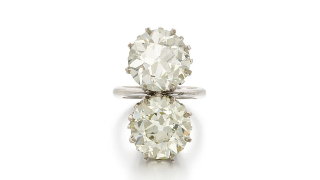 Кольцо с двумя бриллиантами старой огранки 