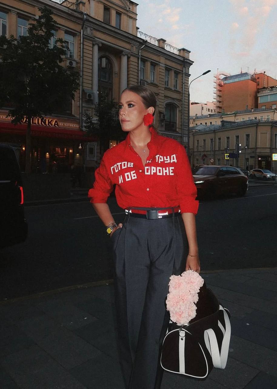 Ксения Собчак и очень необычная сумка Carrie от August Barron