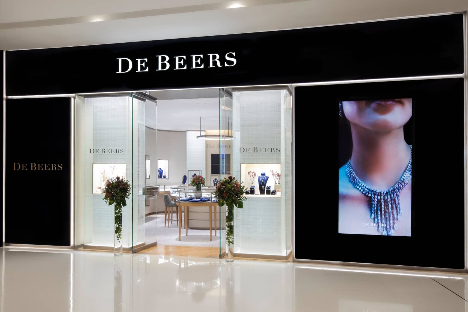 De Beers выпустил коллекцию Snow Dance, вдохновленную красотой зимних пейзажей