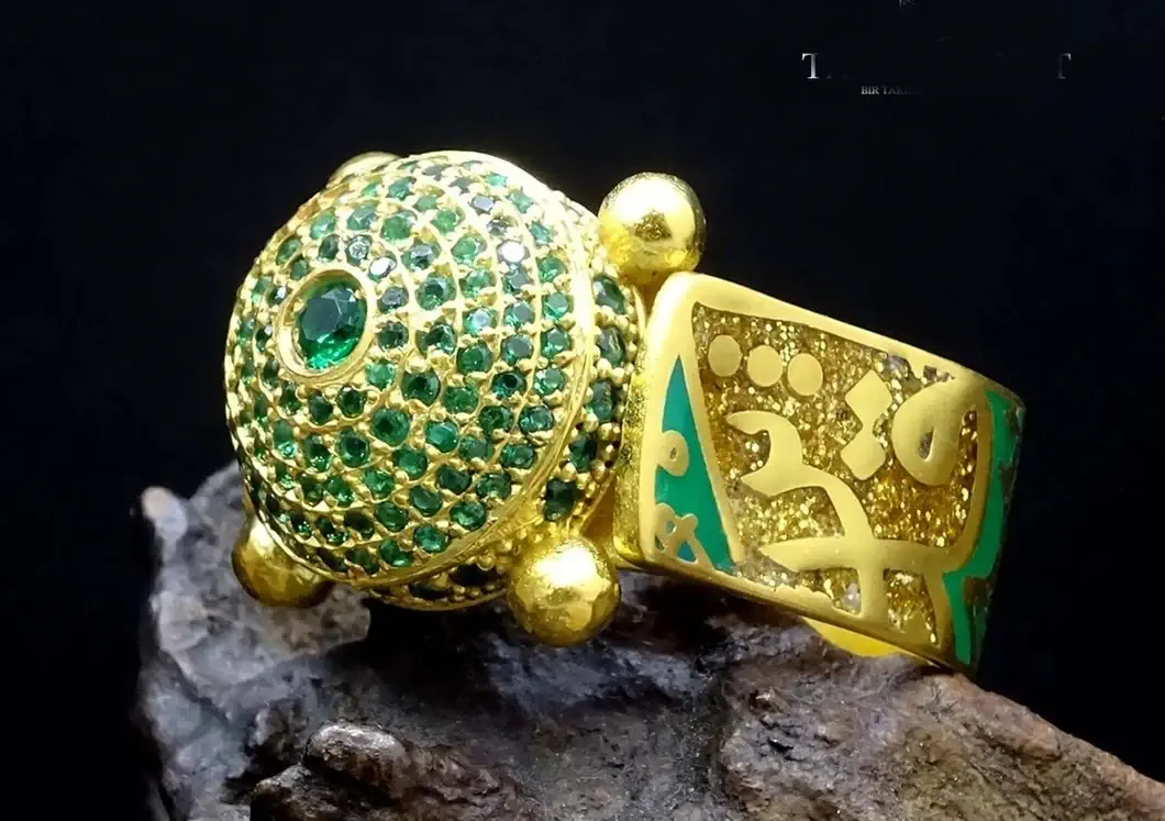 Научное объяснение запрета золота для мужчин и польза золотых украшений для женщин