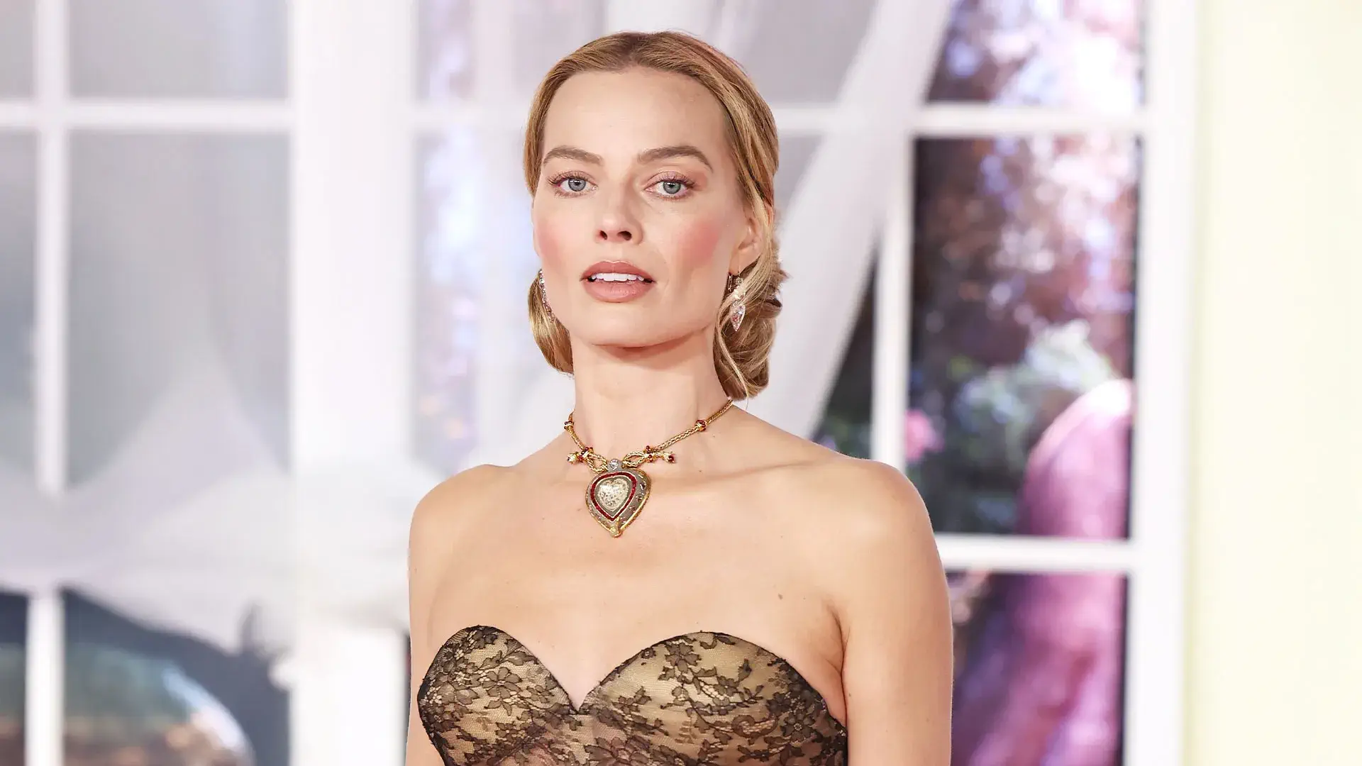 Марго Робби и колье «Сердце Тадж-Махала» Cartier, принадлежавшее Элизабет Тейлор