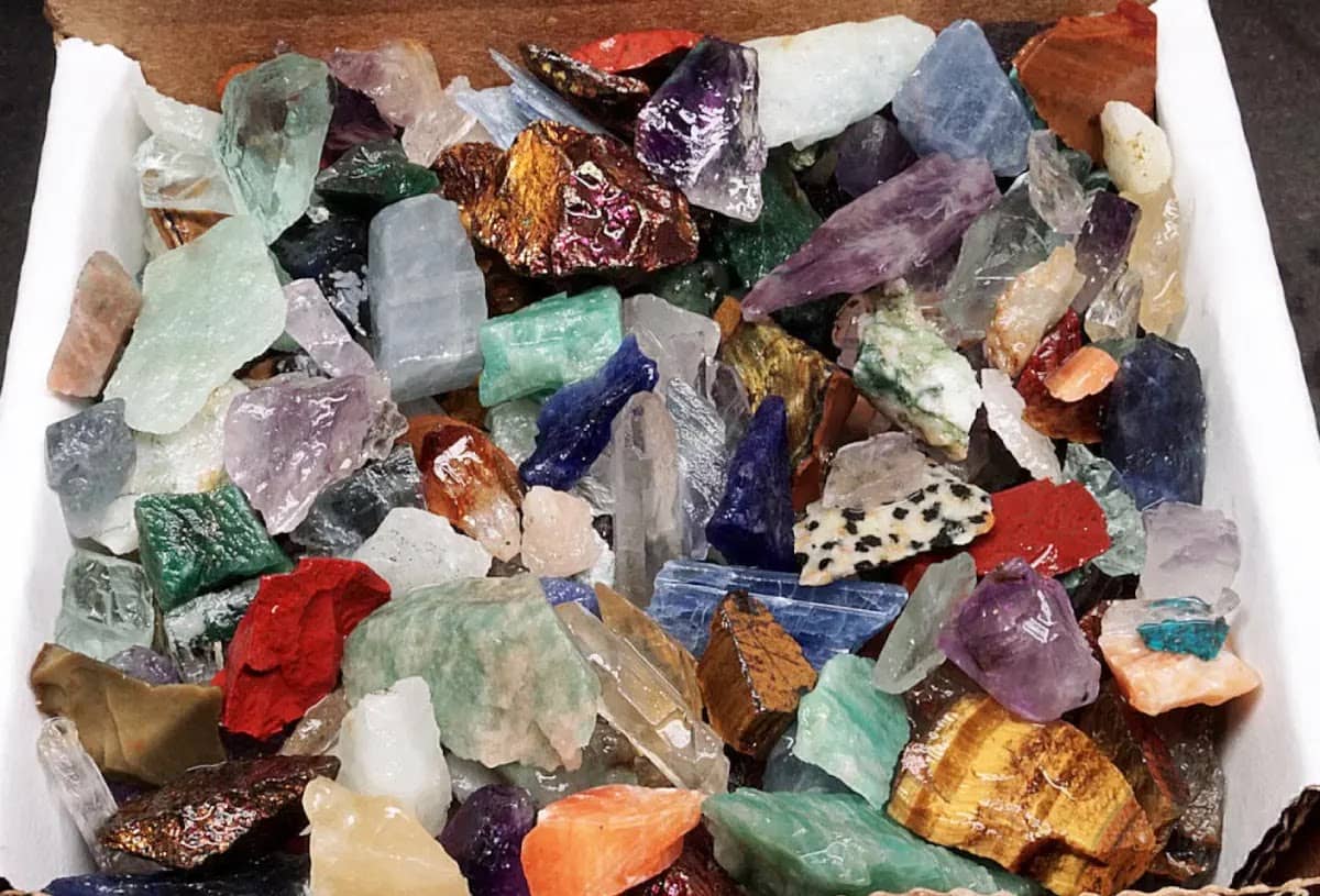 Шпинель, опал, аметист – какие камни выбирают россияне