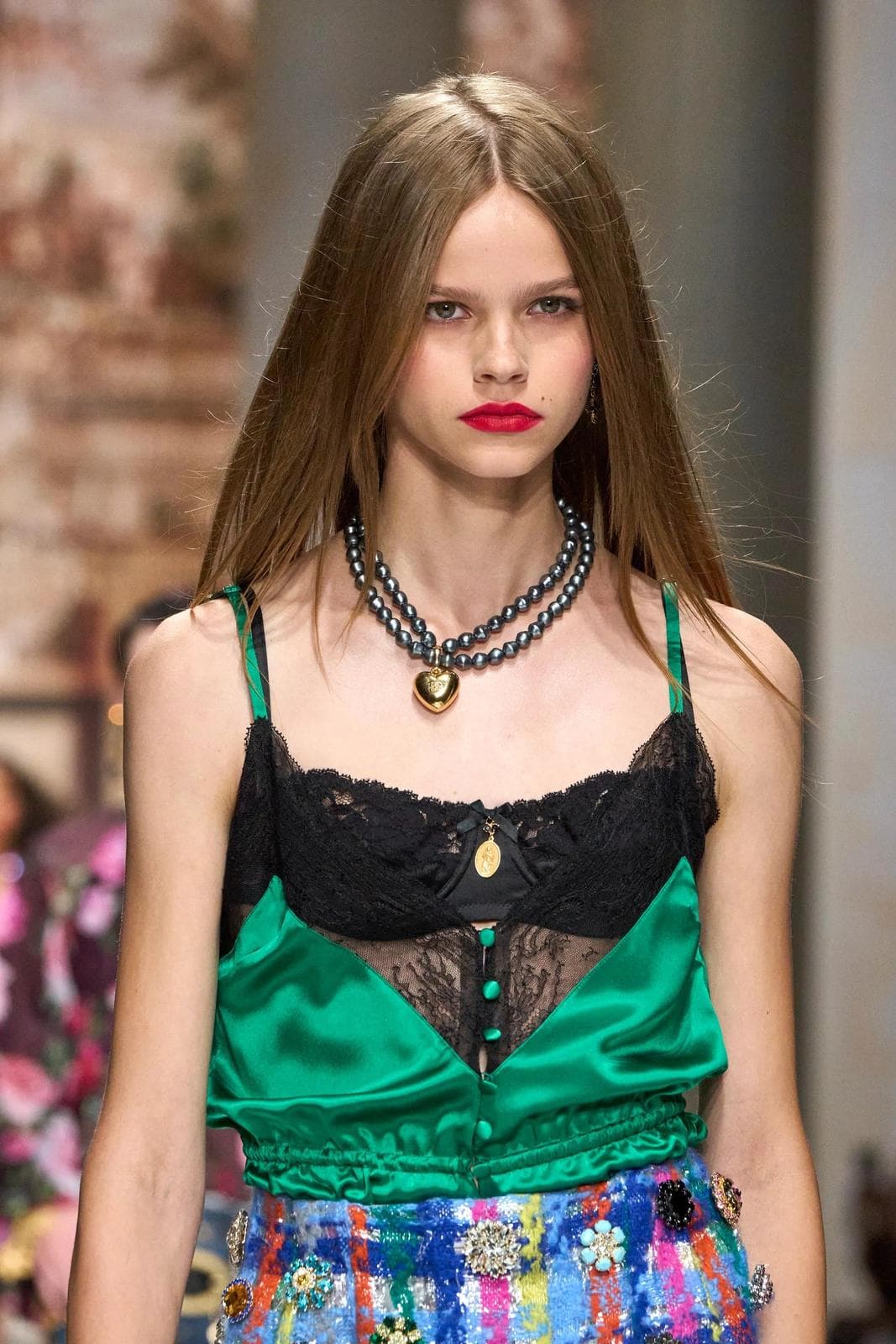 Ожерелье с серыми жемчужинами в коллекции Dolce & Gabbana весна-лето 2027